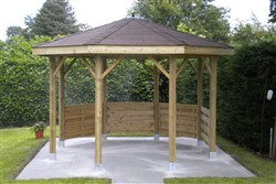 Houten prieel in tuin