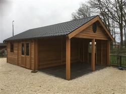 Landelijk houten tuinhuis