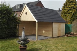 Tuinhuis zonder ramen met houten oversteek
