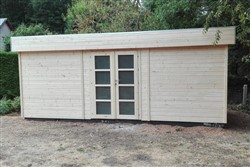 Lang tuinhuis met plat dak