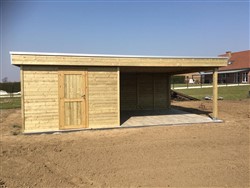 Houten tuinhuis met modern plat dak