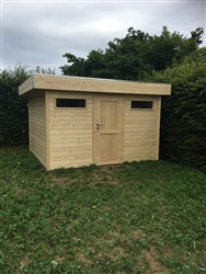 Tuinhuis met plat dak en overkapping