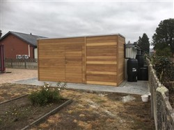 Blokvormig tuinhuis met plat dak