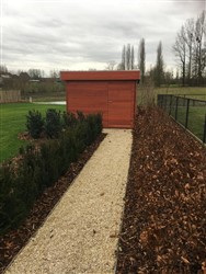 Tuinhuis van cederhout met plat dak
