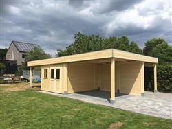 Klein tuinhuis met plat dak en zithoek
